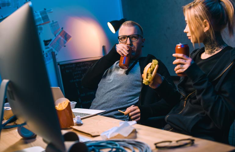 hackers eating cheeseburgers